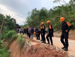 SAR Brimob Kalbar Patroli Siapsiaga Bencana di Wilayah Hukum Polda Kalbar