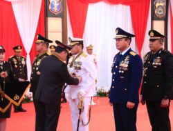 Dankorbrimob Polri Hadiri Penganugerahan Tanda Kehormatan Kepada Panglima TNI Dan Para Kepala Staf TNI