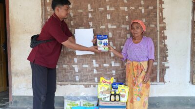 Rasa Haru Hiasi Wajah Sukur, Lansia dari Terpencil Lombok Timur yang Dapatkan Bantuan