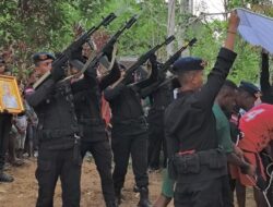 Satbrimob Polda Papua Laksanakan Upacara Persemayaman dan Pemakaman Almarhum Bharada Abraham Daap