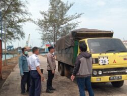Polsek Badau Lakukan Pengamanan Pengangkutan Batu Bara di Pelabuhan Tanjung Ru, Pastikan Sesuai SOP