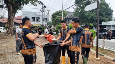 Ciptakan Lingkungan Bebas Narkoba, Satbrimob Polda Kaltim Gelar Razia Dini Hari di Gunung Bugis