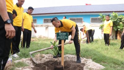 DUKUNG PROGRAM PRIORITAS KAPOLRI, POLRES BELITUNG GELAR KURVE DAN PENANAMAN POHON BUAH