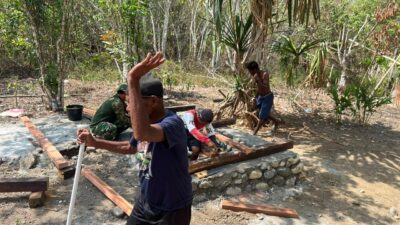 Penuhi Kebutuhan Dasar Masyarakat, Satgas TMMD ke-130 Bangun MCK di Kampung Yamboi