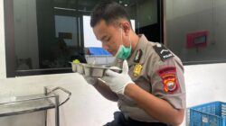 Personel Brimob Polda Bengkulu Laksanakan Pengecekan Makanan MBG Sebelum Didistribusikan