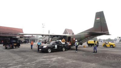 Dukung Mitigasi Karhutla Kalimantan, Lanud Sjamsudin Noor Kerahkan Pesawat NC-212 Misi Modifikasi Cuaca