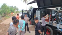 Hari Kedua, Satbrimob Polda Gorontalo Salurkan 25 Ribu Liter Air Bersih untuk Warga Atinggola