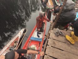 Tempuh Jalur Air, Brimob Kalteng Berjibaku Padamkan Karhutla