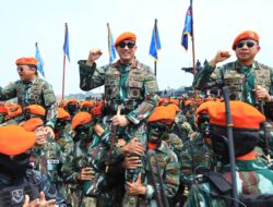 Perkuat Sinergi TNI-Polri, Dankorbrimob Dampingi Kapolri dalam Pengukuhan Warga Kehormatan Korpasgat